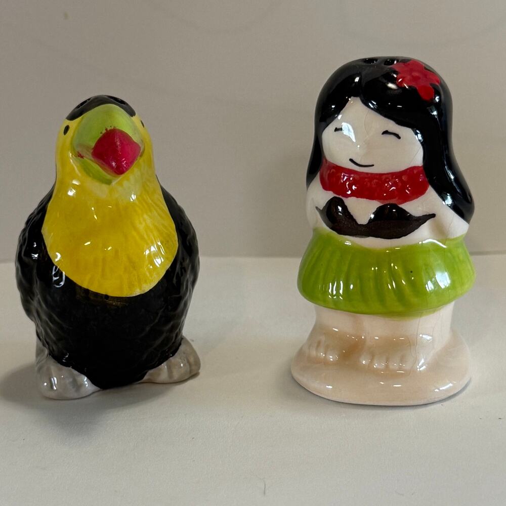 Ceramic Hula Girl Toucan Salt Pepper Shakers Tropical Hawaiian Kitsch Figurines